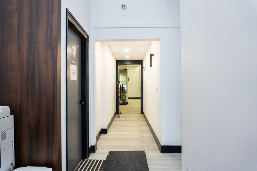 More Photos Of 2565 Steeles Ave E, Brampton General Retail For Sale