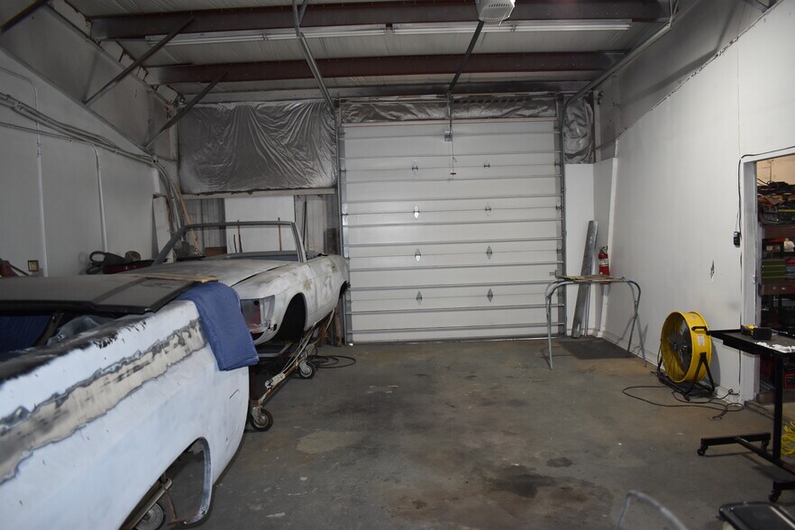 More Photos Of 831-841 Industrial Dr, Yukon Light Manufacturing For Sale