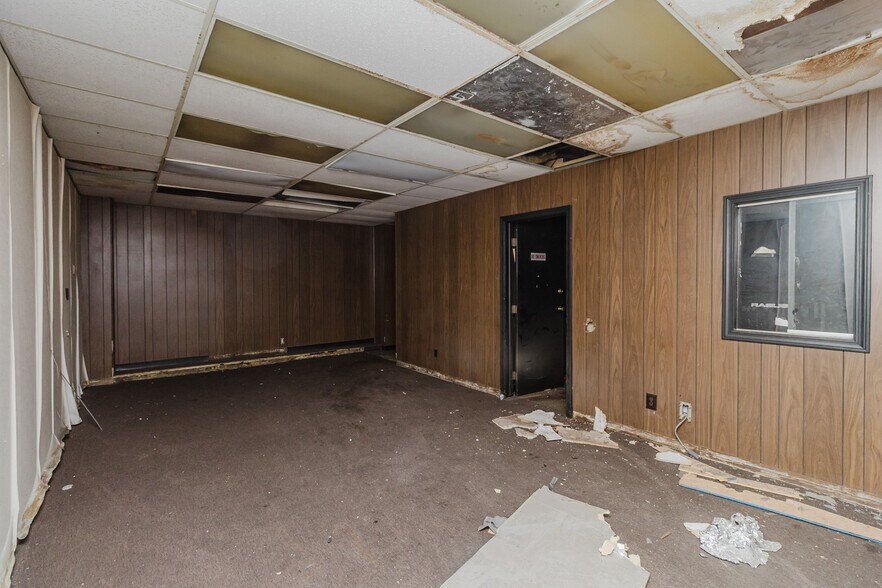 More Photos Of 470 N Seneca St, Wichita Warehouse For Sale