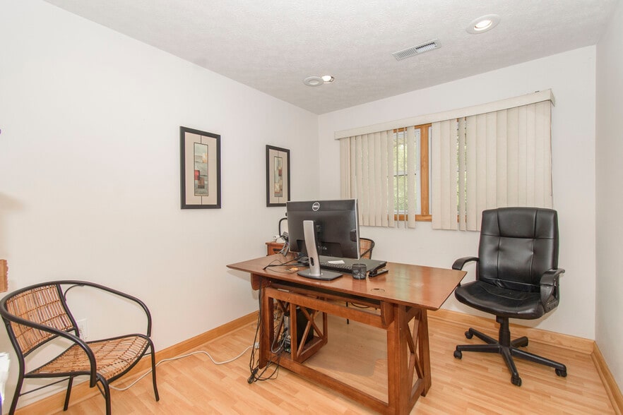 More Photos Of 1201 Elm St, Christiansburg Office For Sale