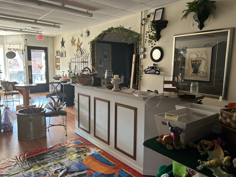 More Photos Of 7 E Muskegon St, Kent City Storefront Retail Residential For Sale