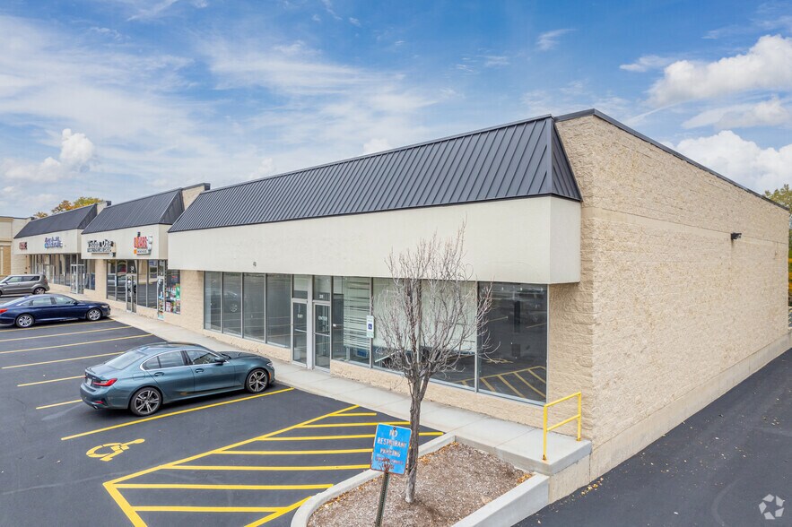 More Photos Of 310-330 W Roosevelt Rd, Lombard General Retail For Lease