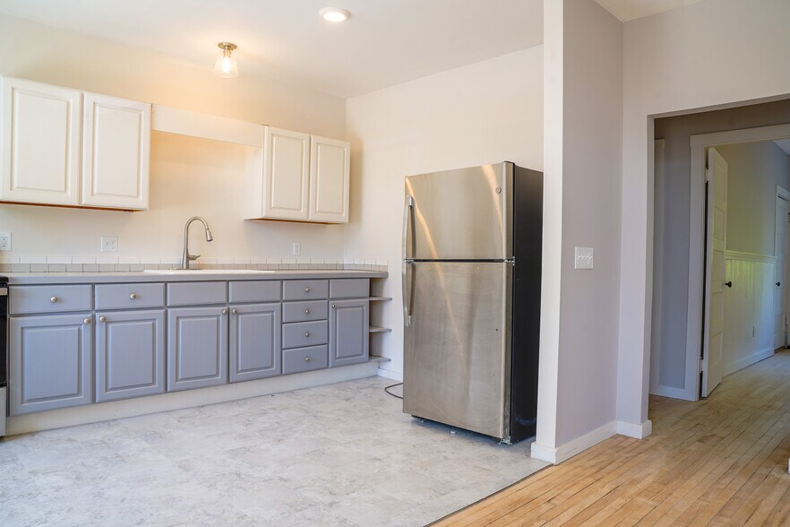 More Photos Of 123 Union Sq, Milford Restaurant For Sale