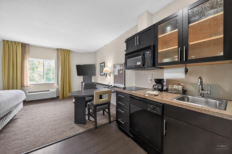 More Photos Of 1055 Waterford Commons Rd, Greenville Hotel For Sale
