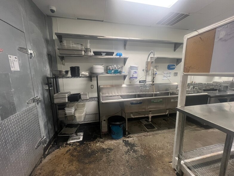 More Photos Of 1530 Mercer University Dr, Macon-Bibb Storefront Retail Office For Lease