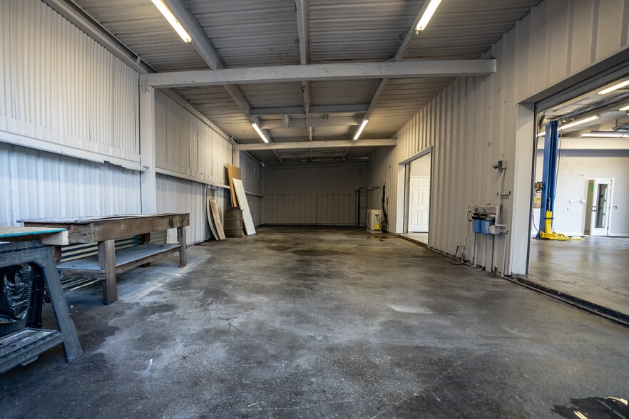 More Photos Of 14041 N Florida Ave, Tampa Auto Dealership For Sale