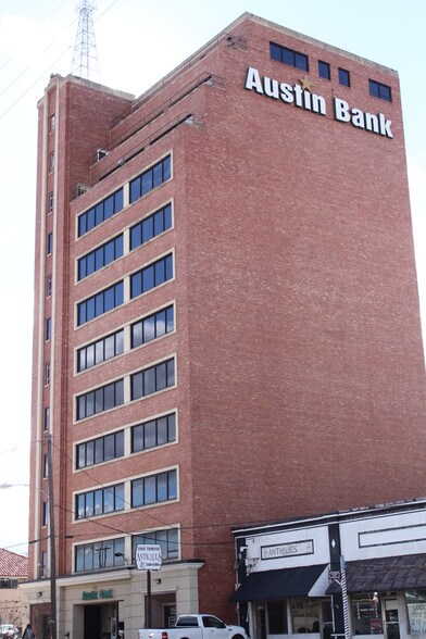 More Photos Of 305 S Broadway Ave, Tyler Office For Lease