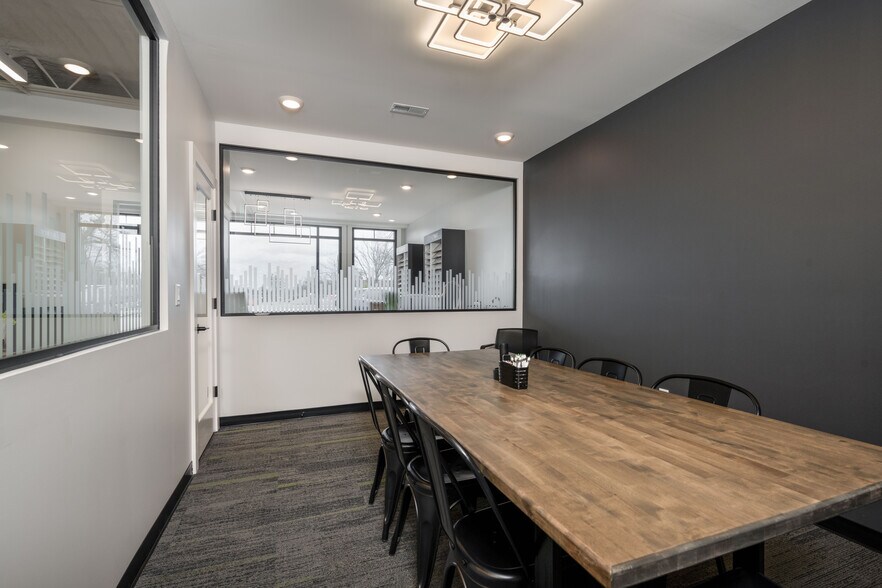More Photos Of 840 Main St, Charlestown Office For Sale