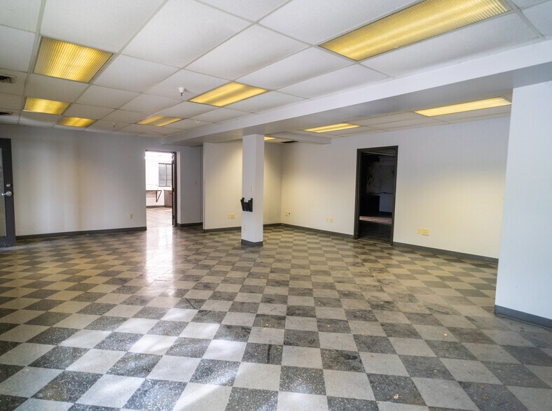 More Photos Of 1304 Valleyhigh Dr NW, Rochester Showroom For Sale