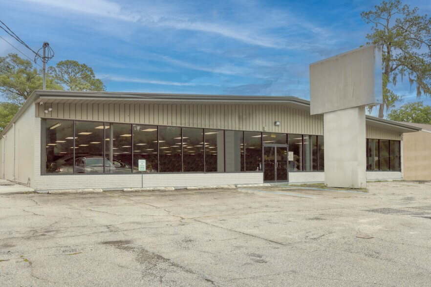 More Photos Of 5953 Roosevelt Blvd, Jacksonville Storefront Retail Office For Lease
