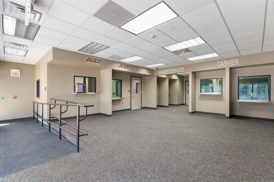 More Photos Of 212 S Main St, Grove Office For Sale