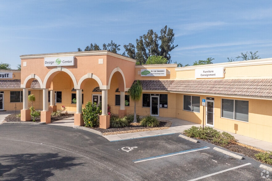 More Photos Of 11637 Kelly Rd, Fort Myers Light Distribution For Lease