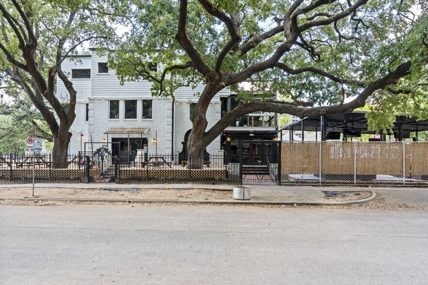 Primary Photo Of 1916 Baldwin St, Houston Bar For Sale