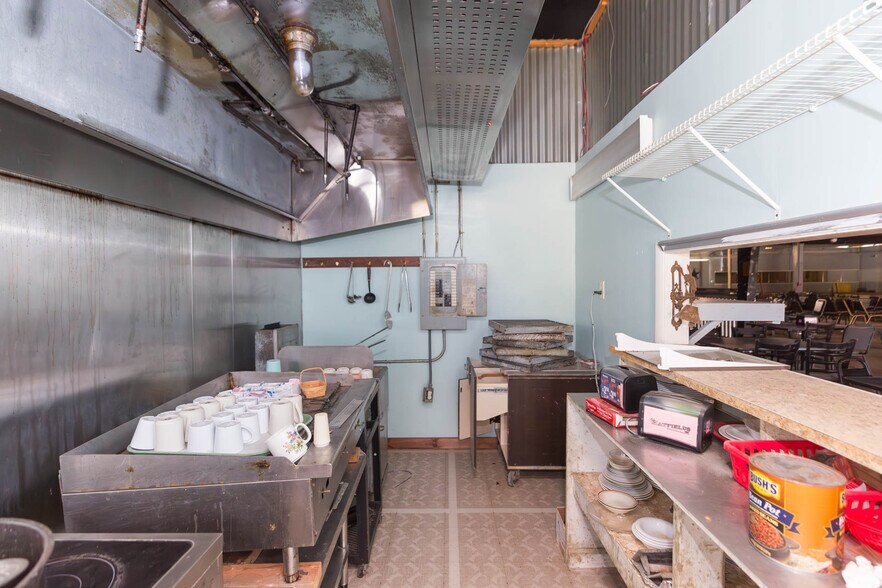 More Photos Of 4024 Paul S Buchman Hwy, Zephyrhills Restaurant For Sale