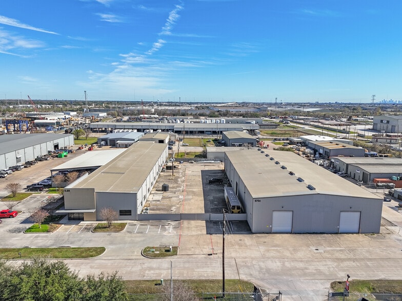 More Photos Of 6754-6758 Northwinds Dr, Houston Warehouse For Sale