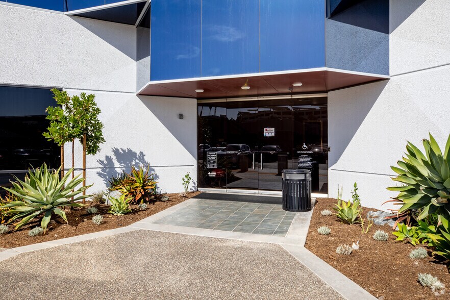 More Photos Of 5675 Ruffin Rd, San Diego Unknown For Lease