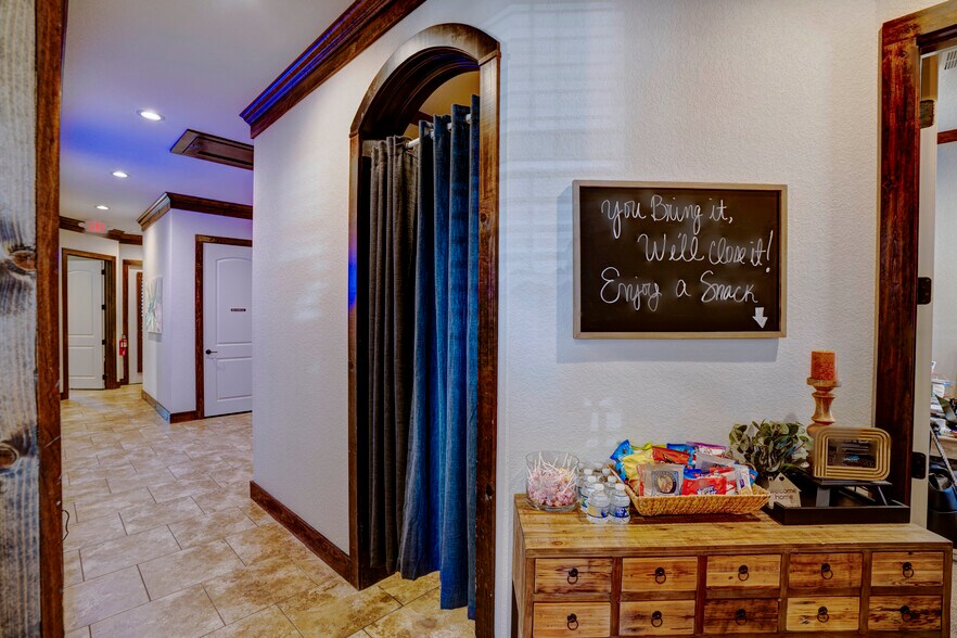 More Photos Of 9125 Belshire Dr, North Richland Hills Office For Lease