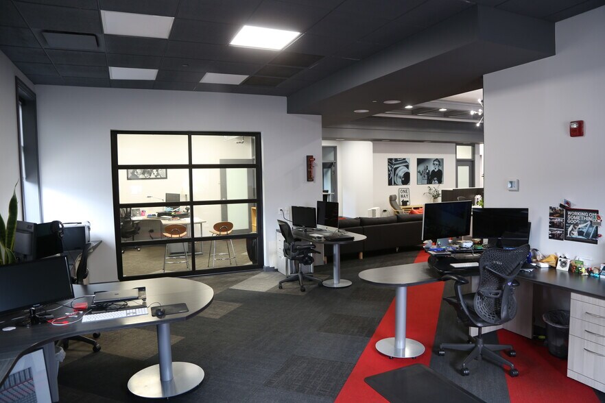 More Photos Of 1901 N Gary Ave, Wheaton Storefront Retail Office For Sale