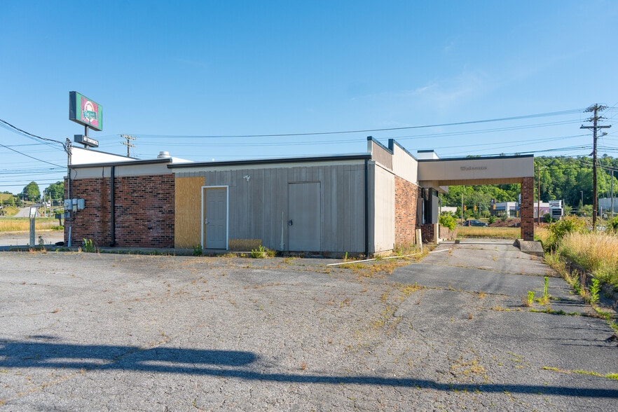 More Photos Of 1303 Curtis Bridge Rd, Wilkesboro Fast Food For Sale