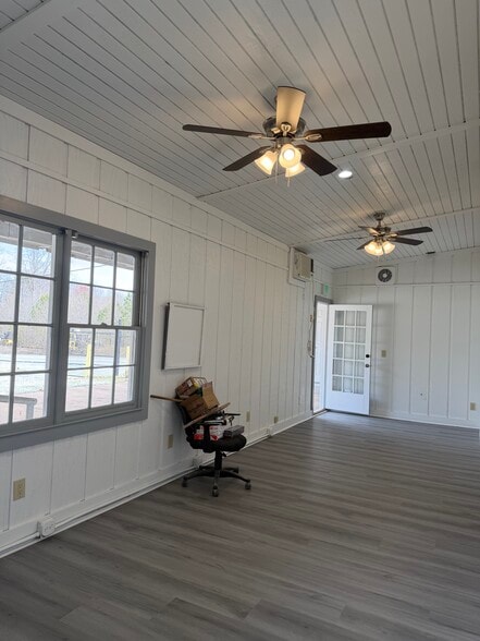 More Photos Of 2735 Huff Dr, Lawrenceville Warehouse For Sale