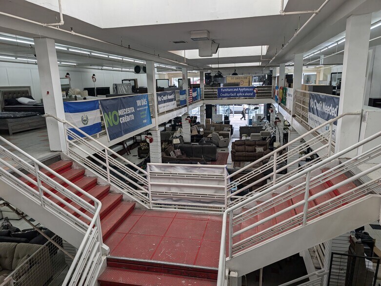 More Photos Of 6717-6719 Pacific Blvd, Huntington Park Storefront For Lease