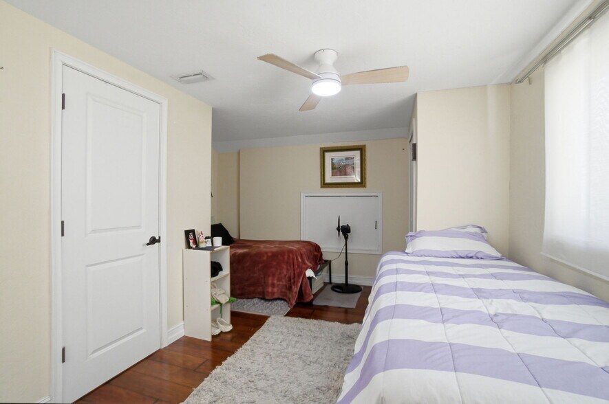 More Photos Of 4120 3rd Ave NW, Naples Apartments For Sale