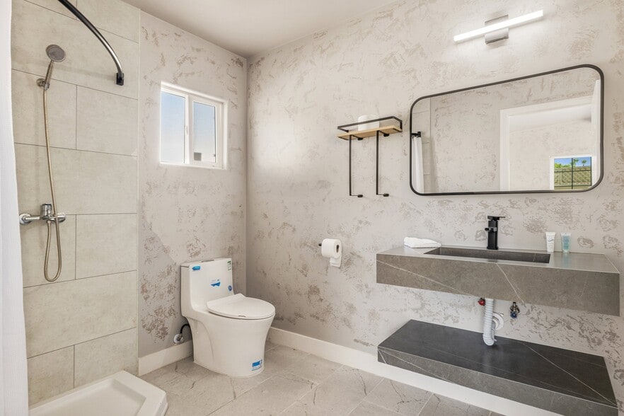 More Photos Of 526 S Warm Sands Dr, Palm Springs Hotel For Sale