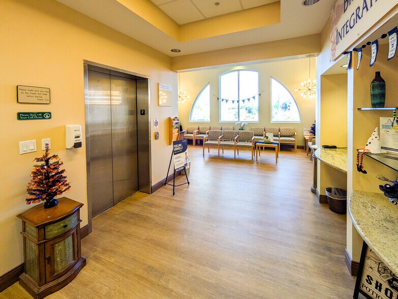 More Photos Of 8614 State Road 70 E, Bradenton Medical For Sale