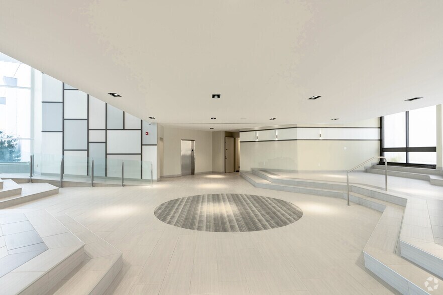 More Photos Of 8 Griffin Rd N, Windsor Office For Sale