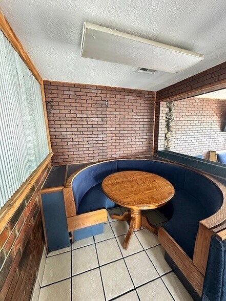 More Photos Of 1100 N York St, Muskogee Restaurant For Sale