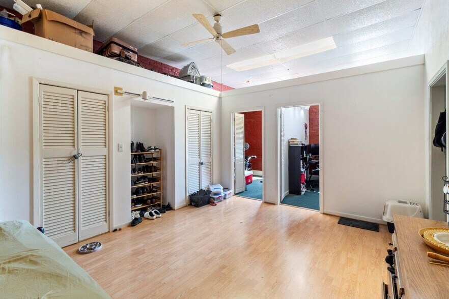 More Photos Of 106 E 26th St, Bryan Office For Lease