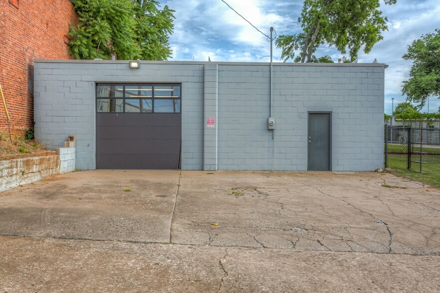 Primary Photo Of 1128 S Elgin Ave, Tulsa Warehouse For Lease
