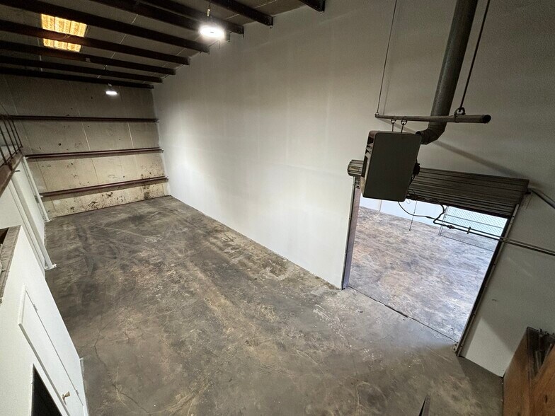 More Photos Of 2570 Berner St, Fort Worth Service For Sale