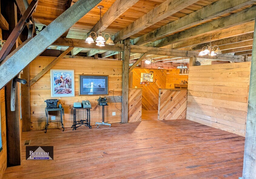 More Photos Of 4014 E 7th St, Joplin General Retail For Sale