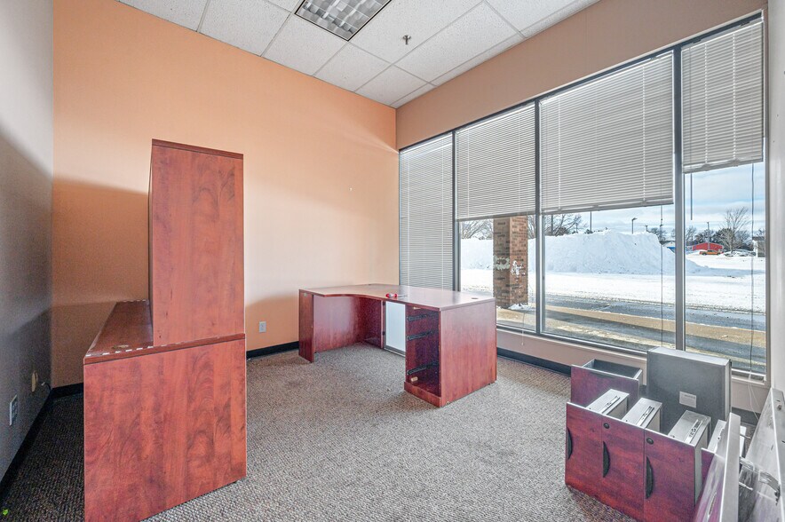 More Photos Of 1508-1574 N Mitchell St, Cadillac General Retail For Sale