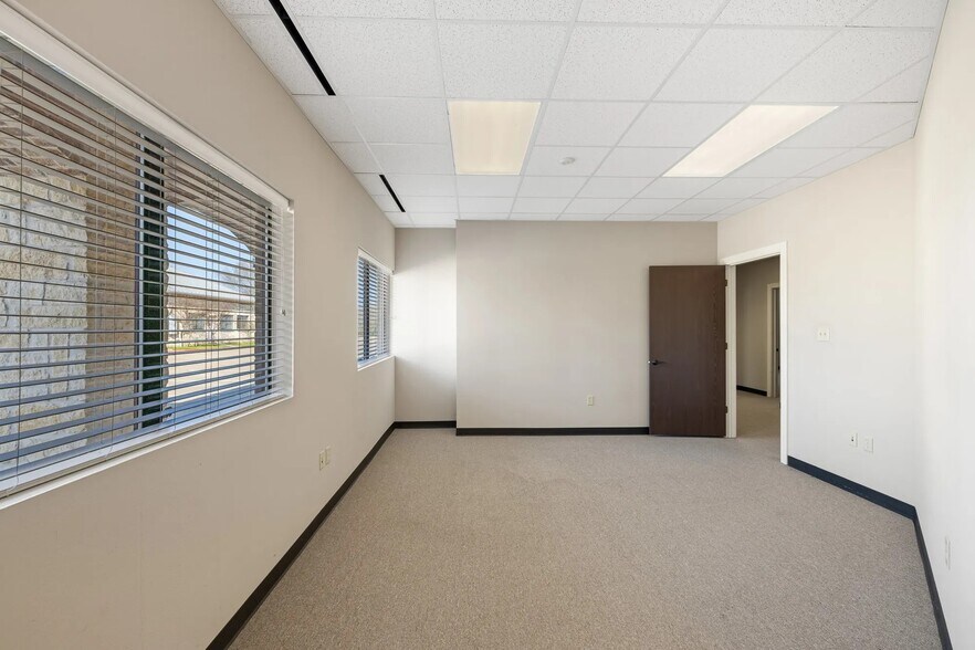 More Photos Of 2425 Earl Rudder Fwy S, College Station Office For Lease