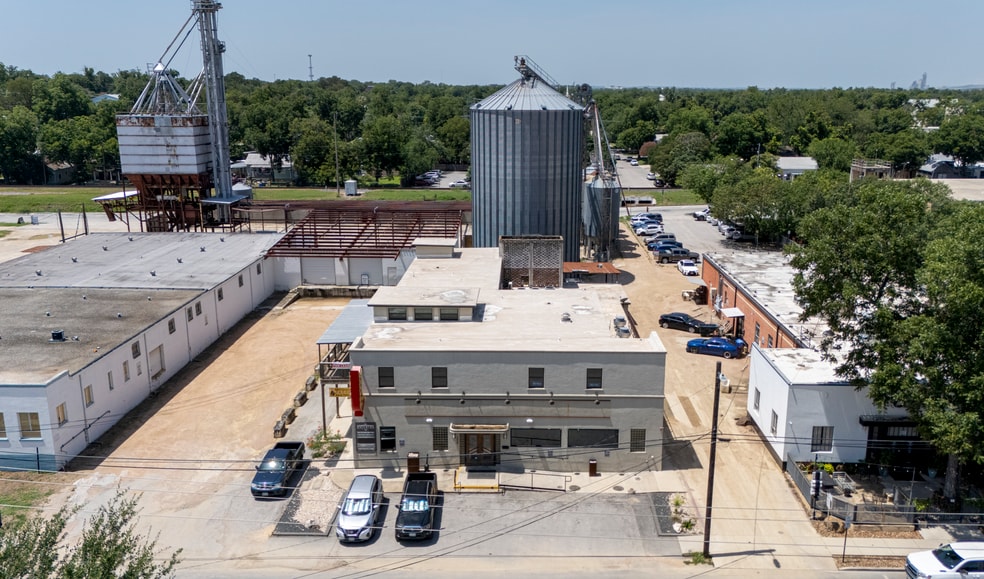 More Photos Of 208 S Castell Ave, New Braunfels Restaurant For Lease