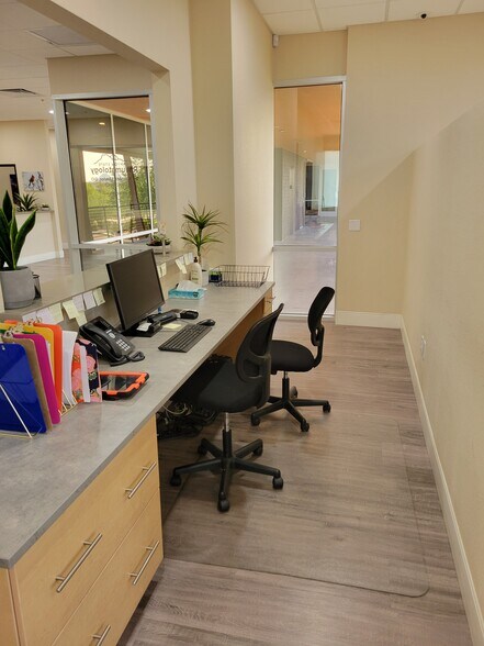 More Photos Of 2060 W Whispering Wind Dr, Phoenix Medical For Sale