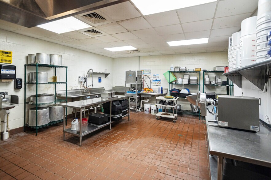 More Photos Of 762 Veterans Pky, Hinesville Restaurant For Sale