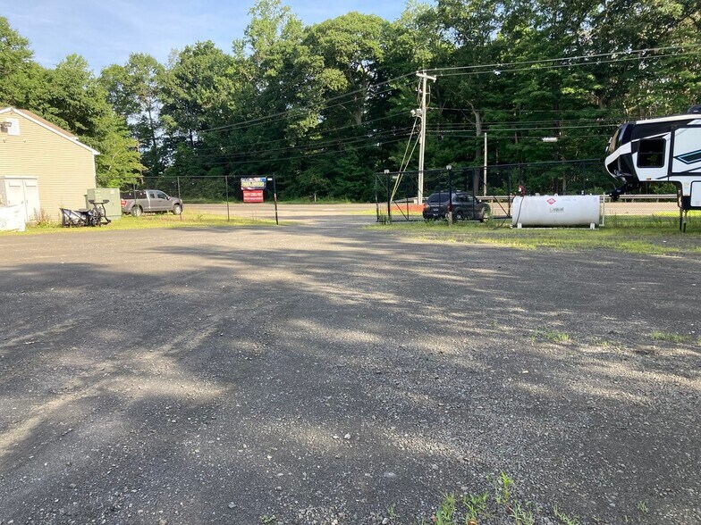More Photos Of 8 Route 80, Killingworth Warehouse For Lease