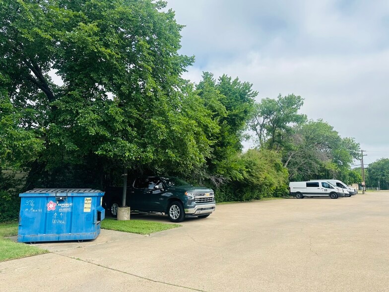 More Photos Of 376 W Main St, Lewisville Medical For Sale