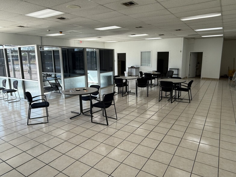 More Photos Of 6601 S Shields Blvd, Oklahoma City Service For Lease