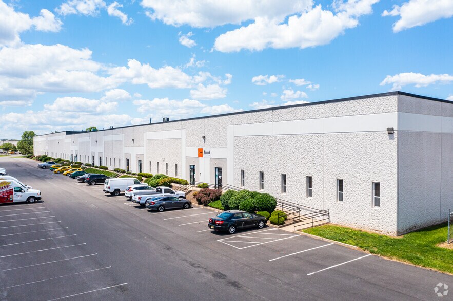 More Photos Of 45 Runway Rd, Levittown Warehouse For Lease