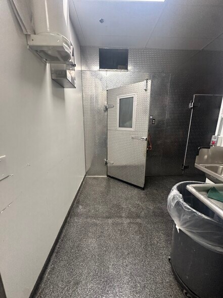 More Photos Of 5715-5775 W Bell Rd, Glendale Unknown For Lease