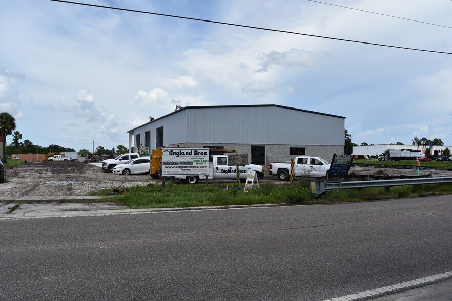 More Photos Of 7125 114th Ave, Largo Warehouse For Lease