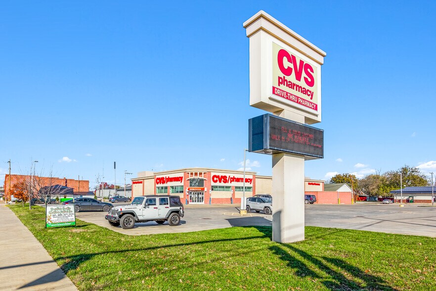 More Photos Of 303 S State St, Jerseyville Drugstore For Sale