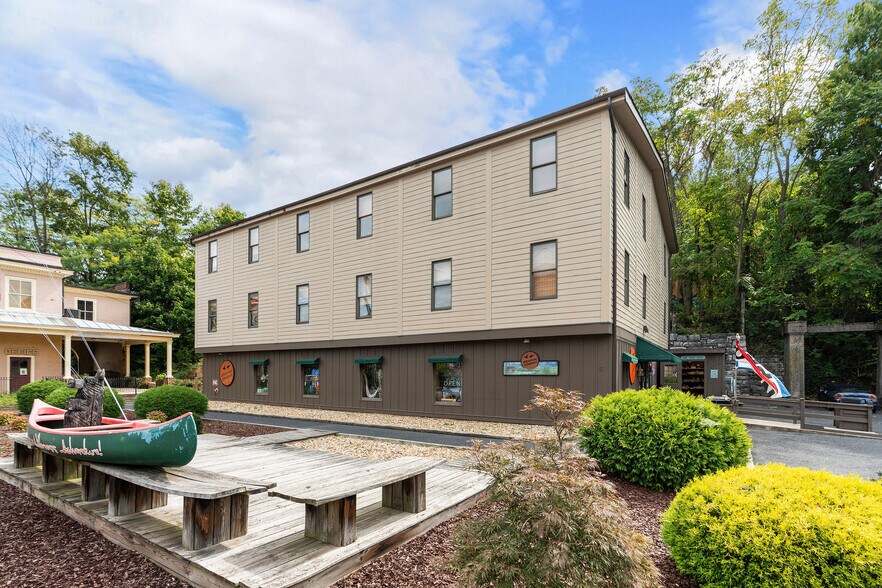 More Photos Of 50 Middlebrook Ave, Staunton Storefront For Sale