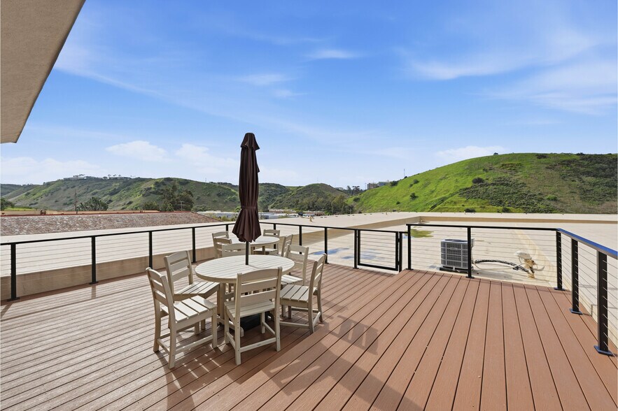 More Photos Of 10505 Sorrento Valley Rd, San Diego Office For Sale