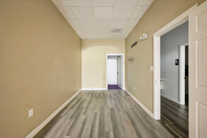 More Photos Of 206 Claire Ave, Oak Grove General Retail For Lease