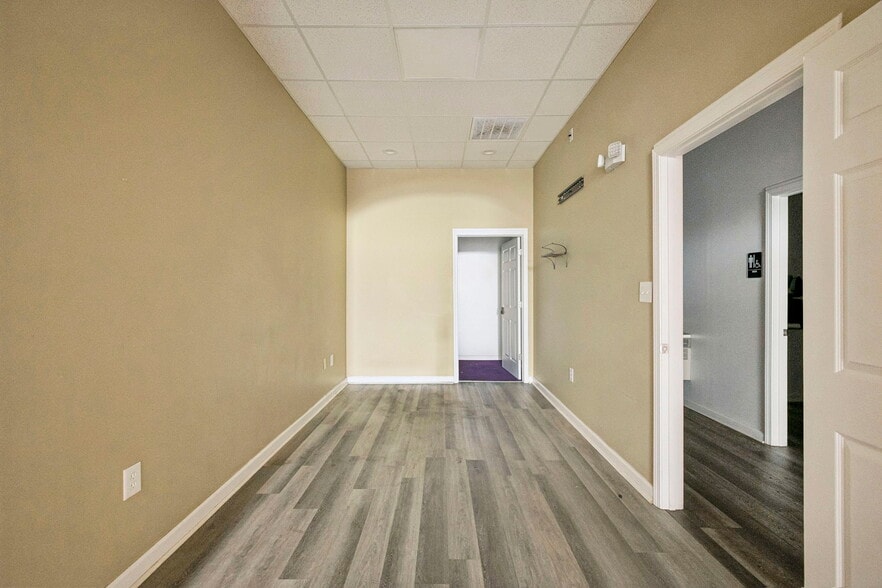 More Photos Of 206 Claire Ave, Oak Grove General Retail For Lease